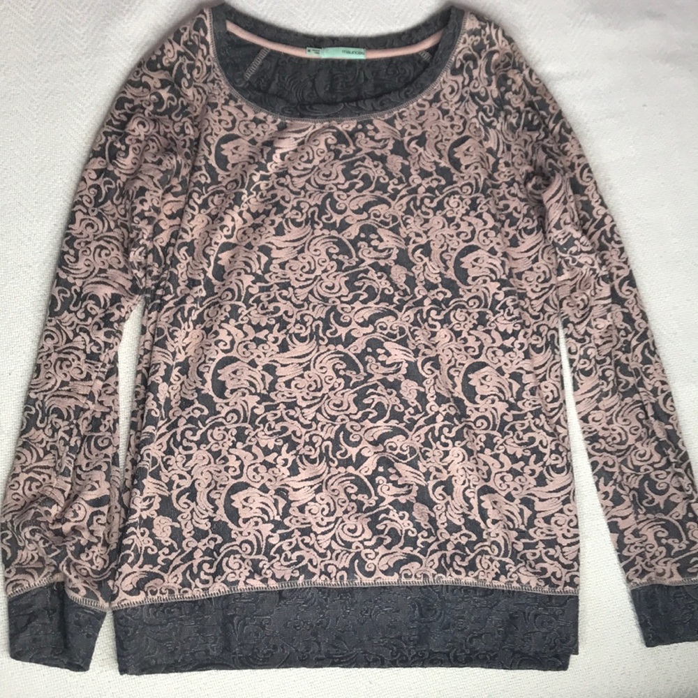 Beautiful Maurice’s long sleeve women’s tee